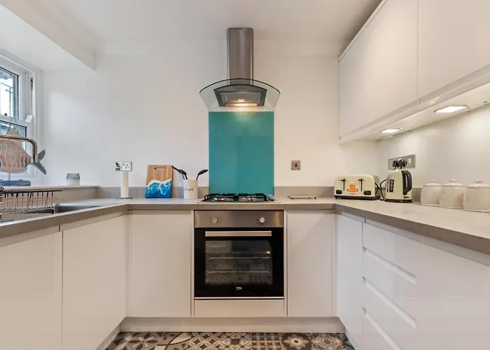3 South Beach Court - Cosy Seafront Apartment