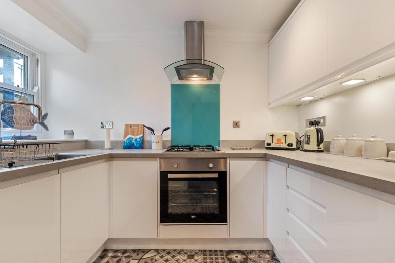 3 South Court - Cosy Seafront *